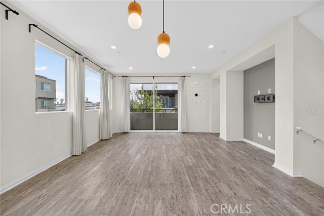 Detail Gallery Image 12 of 55 For 8405 N Fusion, Northridge,  CA 91325 - 4 Beds | 4 Baths