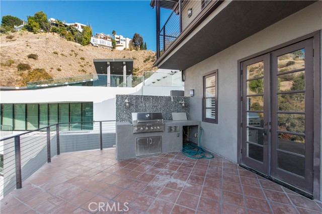 Built-In BBQ On Huge Outdoor Terrace