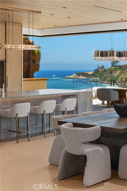 13 Ritz Cove Drive, Dana Point CA: https://media.crmls.org/medias/71070271-d6a3-45e9-a8db-3a5129192052.jpg