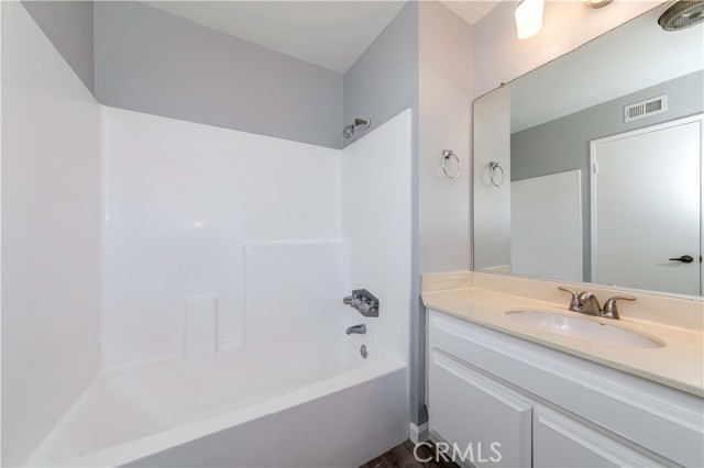 Detail Gallery Image 7 of 12 For 15205 S Budlong Ave #23,  Gardena,  CA 90247 - 2 Beds | 2/1 Baths