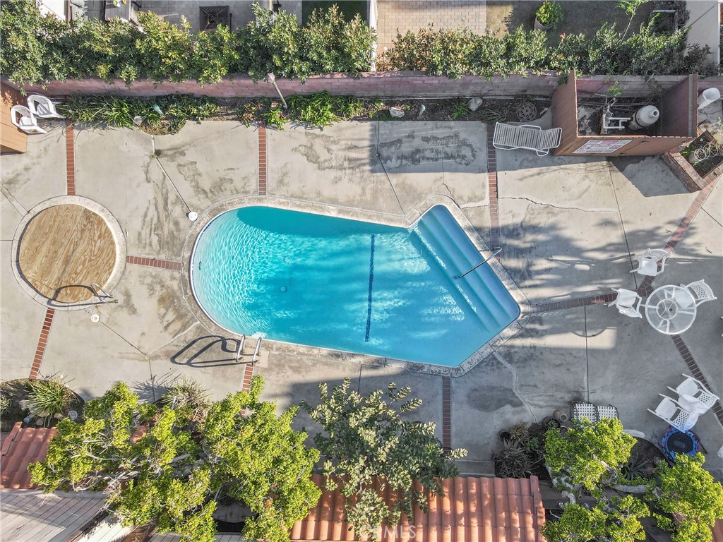 https://media.crmls.org/medias/7107d70b-e7cb-49b3-91ad-56fda58868cc.jpg?preset=X-Large