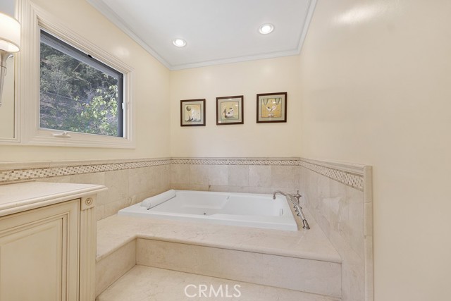 17232 Quesan Place, Encino CA: https://media.crmls.org/medias/7107da2e-281c-4081-86a7-3453d6a7202d.jpg
