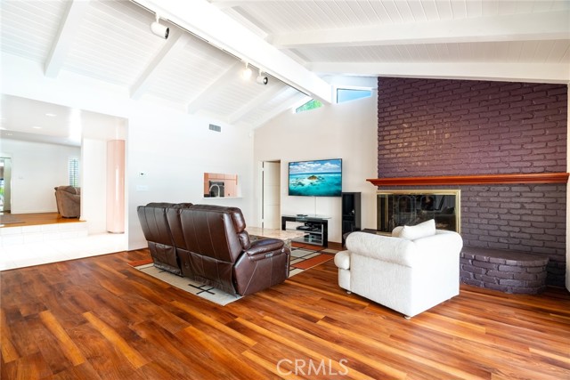 Detail Gallery Image 17 of 44 For 900 N California St, Burbank,  CA 91505 - 3 Beds | 2 Baths