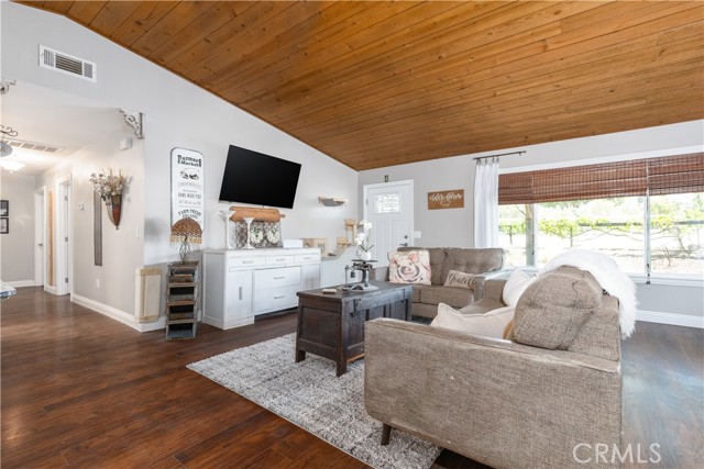 4225 Farousse Way, Paso Robles CA: https://media.crmls.org/medias/71098db1-7b74-4dfa-8773-1ab784ccae5f.jpg