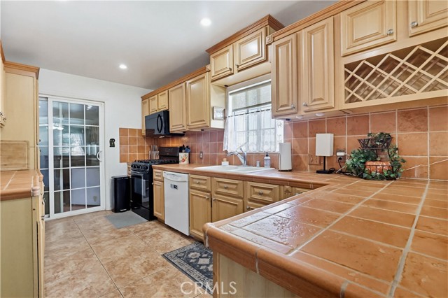 Detail Gallery Image 17 of 42 For 5913 Castana, Lakewood,  CA 90712 - 3 Beds | 2 Baths