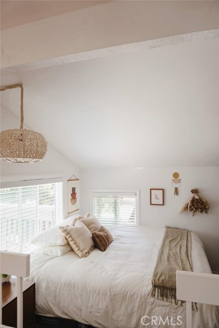 Front Image Thumbnail for CROC25270924