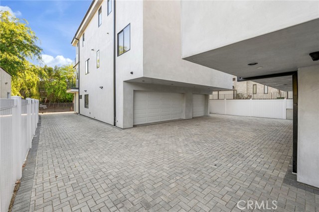 Detail Gallery Image 14 of 14 For 14525 Weddington St, Sherman Oaks,  CA 91411 - 4 Beds | 4/1 Baths