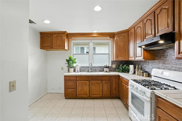 2709 W 109th Street, Inglewood CA: https://media.crmls.org/medias/710ab327-731e-4fad-8af1-9b8fbad1e69a.jpg
