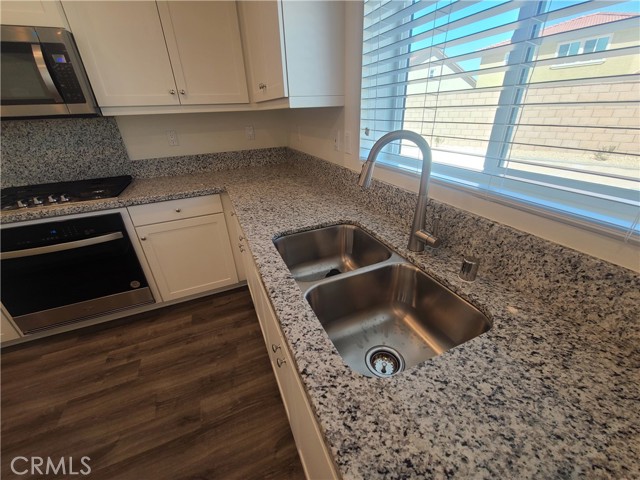 Detail Gallery Image 5 of 37 For 15674 Santa Cruz Ct, Victorville,  CA 92394 - 4 Beds | 3/1 Baths
