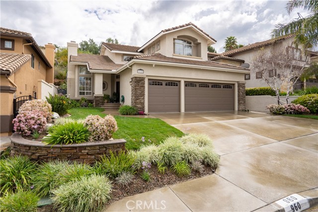 960 S Creekview Ln, Anaheim Hills, CA 92808