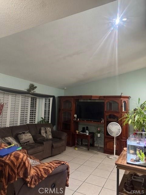 Detail Gallery Image 7 of 17 For 10555 Elm Ave, Bloomington,  CA 92316 - 4 Beds | 2 Baths