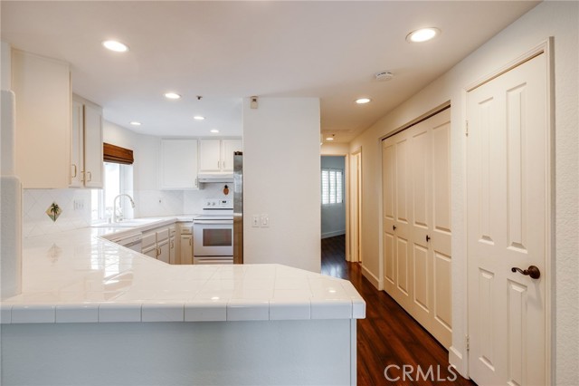 Detail Gallery Image 6 of 16 For 430 Lake St #304,  Huntington Beach,  CA 92648 - 2 Beds | 2 Baths