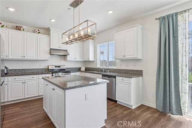 Detail Gallery Image 7 of 28 For 18811 Nanza St, Riverside,  CA 92508 - 4 Beds | 3 Baths