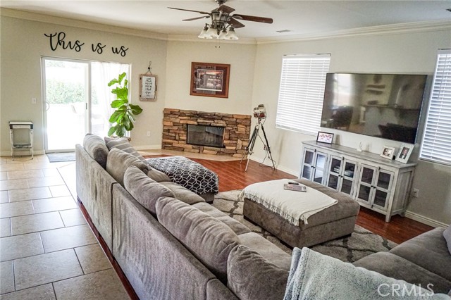 Detail Gallery Image 4 of 60 For 17857 Garden Glen Rd, Victorville,  CA 92395 - 4 Beds | 3 Baths