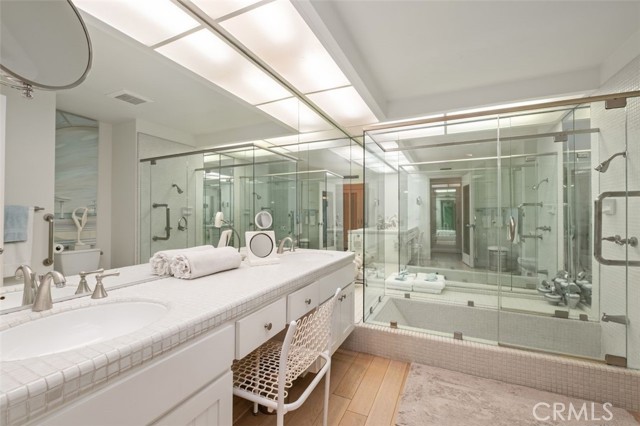 Detail Gallery Image 23 of 28 For 10 Rue Grand Vallee, Newport Beach,  CA 92660 - 2 Beds | 2 Baths