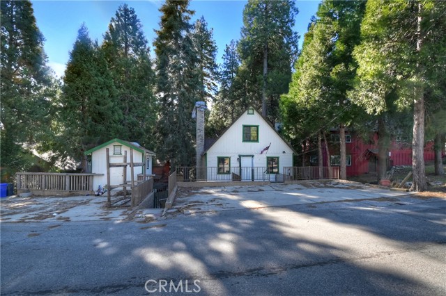 Detail Gallery Image 2 of 41 For 26331 Alpine, Twin Peaks,  CA 92391 - 4 Beds | 2 Baths