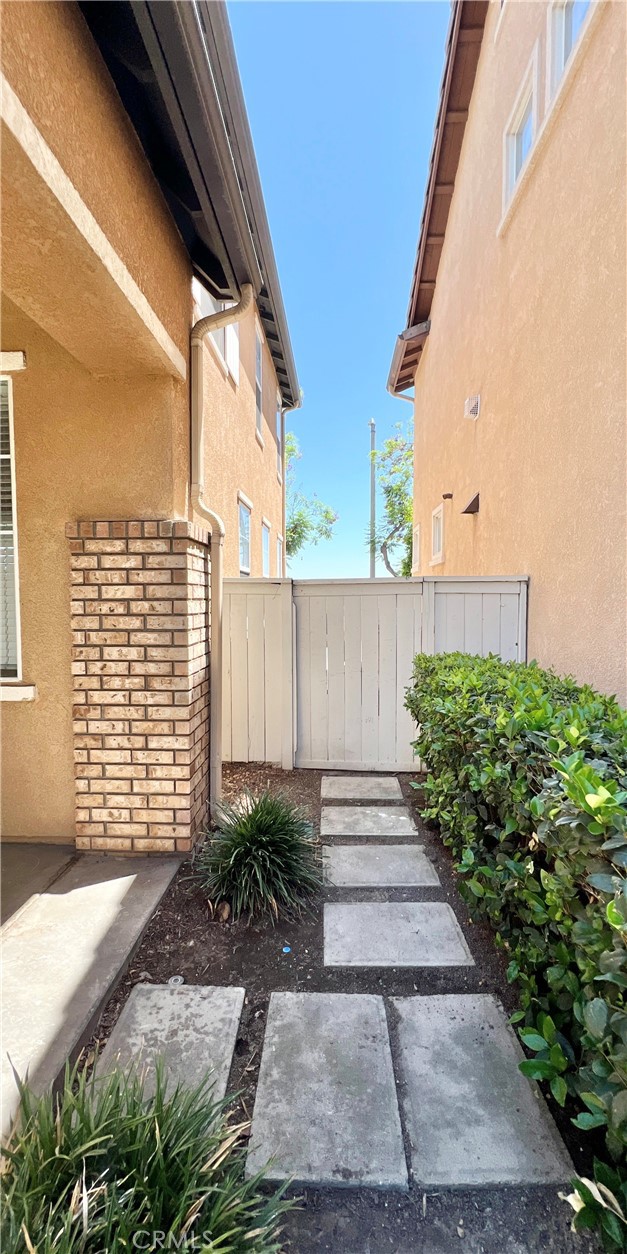 Detail Gallery Image 3 of 26 For 6847 Cosmos St, Chino,  CA 91710 - 3 Beds | 2/1 Baths