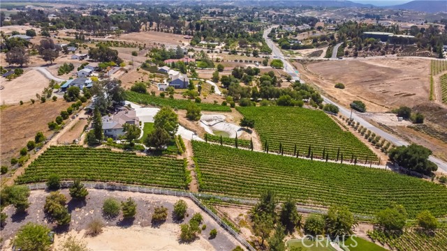 34150 Pauba Road, Temecula CA: https://media.crmls.org/medias/710e9748-793b-4d4e-b2c9-ce471251b040.jpg