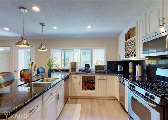 24272 Lysanda Drive, Mission Viejo CA: https://media.crmls.org/medias/710eb644-9d24-4d62-8612-da13c4da2ded.jpg