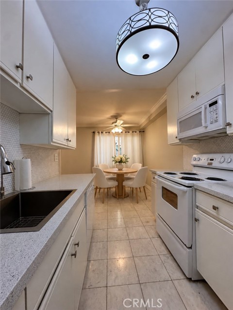 121 Sinclair, 122 photo 5