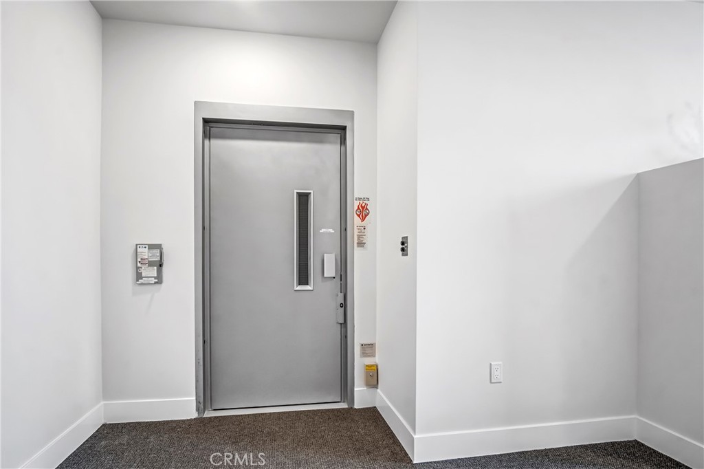https://media.crmls.org/medias/7110c0f7-2658-47fb-9733-12ea9b52e66d.jpg?preset=X-Large