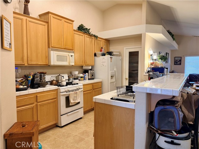 Detail Gallery Image 8 of 19 For 13640 Summit View St, Hesperia,  CA 92344 - 3 Beds | 2 Baths