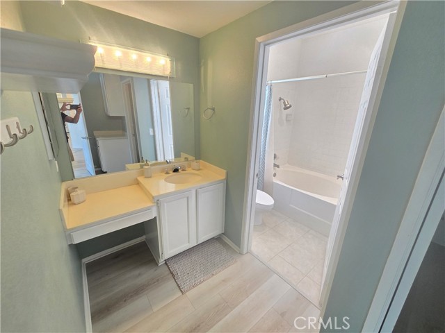 Detail Gallery Image 14 of 26 For 14347 Albers St #301,  Sherman Oaks,  CA 91401 - 2 Beds | 2 Baths