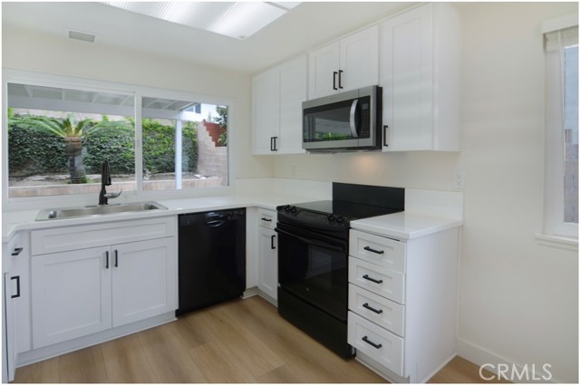 Detail Gallery Image 10 of 31 For 1110 Redding Ave, Costa Mesa,  CA 92626 - 4 Beds | 2 Baths
