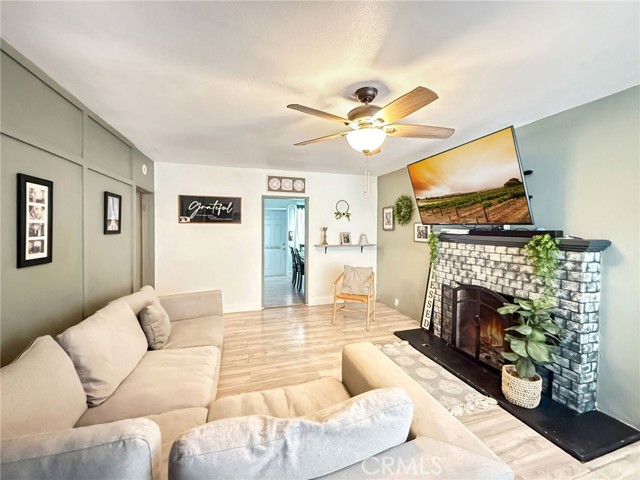 Detail Gallery Image 2 of 40 For 242 S Buena Vista St, Hemet,  CA 92543 - 4 Beds | 2 Baths