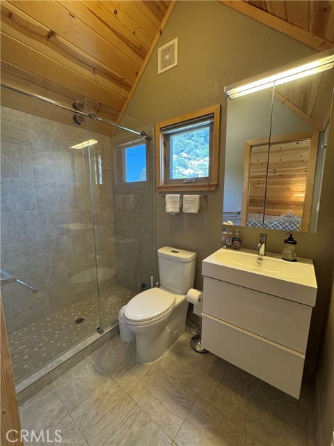 Detail Gallery Image 42 of 44 For 38532 N Shore Dr, Fawnskin,  CA 92333 - 3 Beds | 2/1 Baths