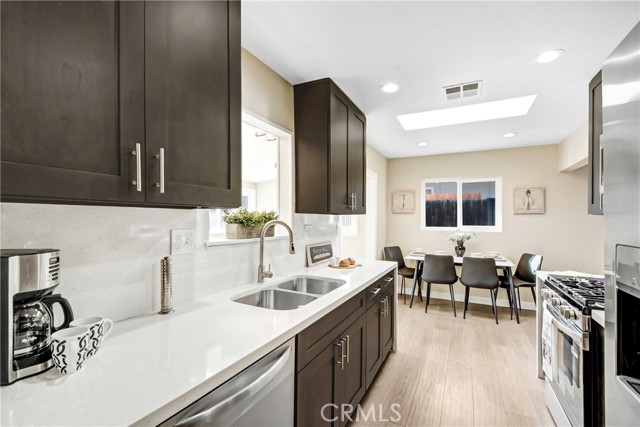 Detail Gallery Image 9 of 23 For 946 W Kendall, Corona,  CA 92882 - 3 Beds | 2 Baths