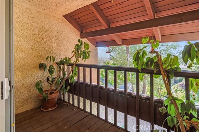 Detail Gallery Image 11 of 21 For 9534 via Ricardo, Burbank,  CA 91504 - 2 Beds | 3 Baths