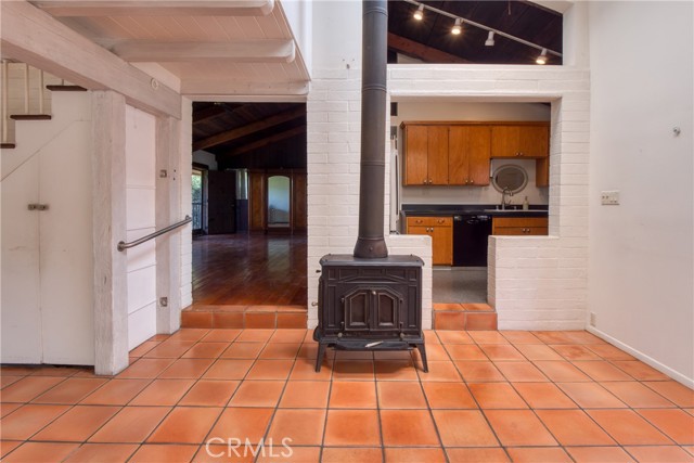 1878 Molino N Avenue, Signal Hill CA: https://media.crmls.org/medias/7116bcb6-da0e-43b7-8c6f-06892bf29677.jpg
