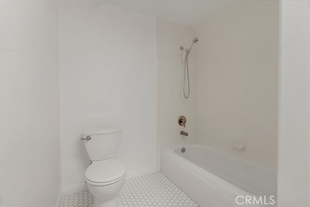 Image 14 of 39 For 17735 Kinzie Street 304