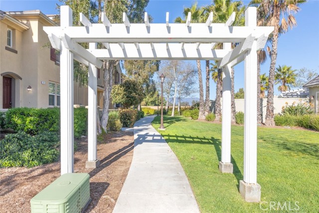 Detail Gallery Image 4 of 31 For 1800 E Lakeshore, Lake Elsinore,  CA 92530 - 3 Beds | 2 Baths