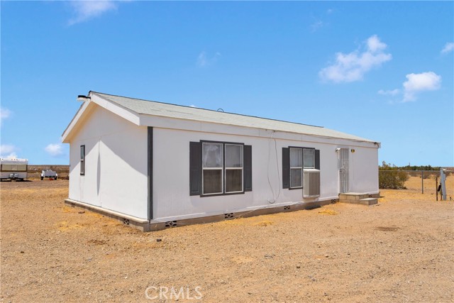 27320 Rodeo Road, Helendale CA: https://media.crmls.org/medias/71193133-3cac-4581-b6b0-8b9e11793314.jpg