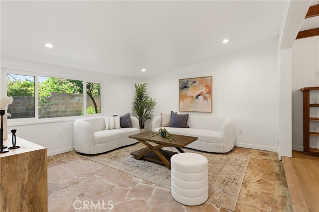 Detail Gallery Image 18 of 51 For 6539 Noble Avenue, Van Nuys,  CA 91411 - 4 Beds | 4 Baths