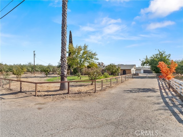 Detail Gallery Image 5 of 66 For 5527 W Olive Ave, Fresno,  CA 93722 - 4 Beds | 3/1 Baths