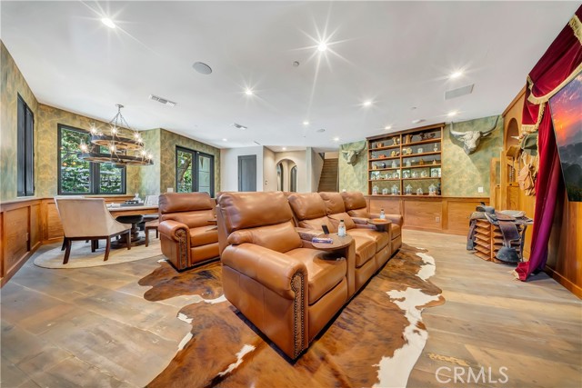 Detail Gallery Image 17 of 54 For 6451 Chesebro Rd, Agoura Hills,  CA 91301 - 6 Beds | 6/1 Baths