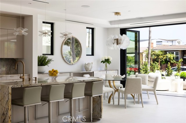 303 Goldenrod Avenue, Corona del Mar CA: https://media.crmls.org/medias/711b8961-d9f9-4c63-818f-e0bf9150fd9d.jpg