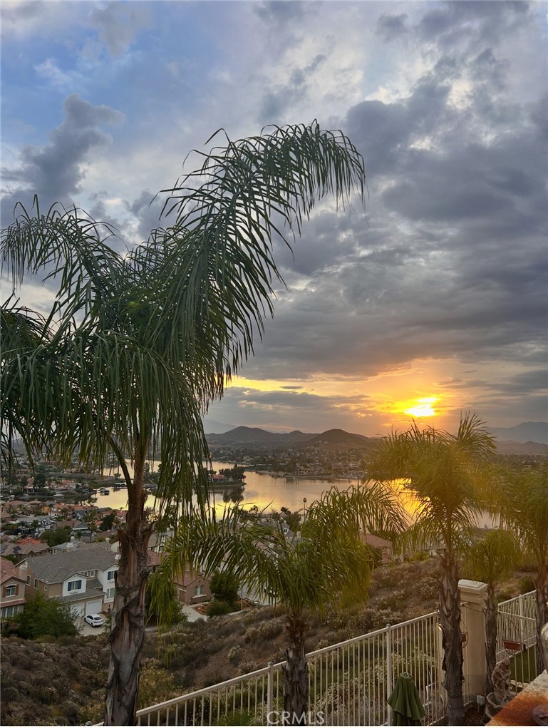 https://media.crmls.org/medias/711c295f-fe70-43f1-a064-f1ac37f4f76e.jpg?preset=X-Large