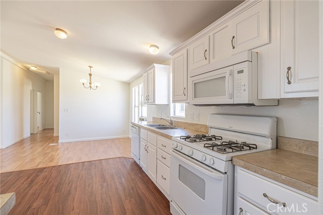 26321 Olanche, Mojave CA: https://media.crmls.org/medias/711d3934-79bf-4068-9646-29009e8597a7.jpg