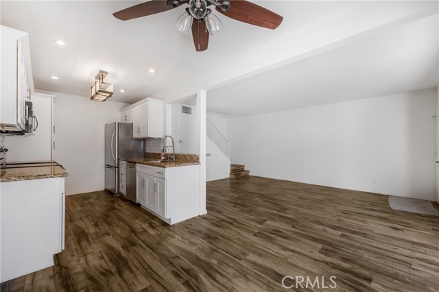 2880 Instone Court photo 3