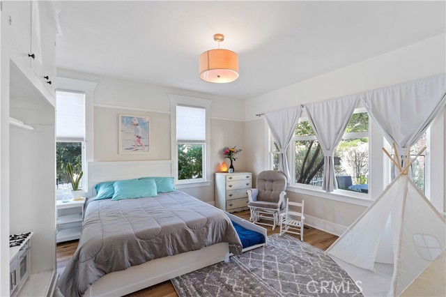 Detail Gallery Image 6 of 15 For 732 Poli St, Ventura,  CA 93001 - 5 Beds | 4 Baths