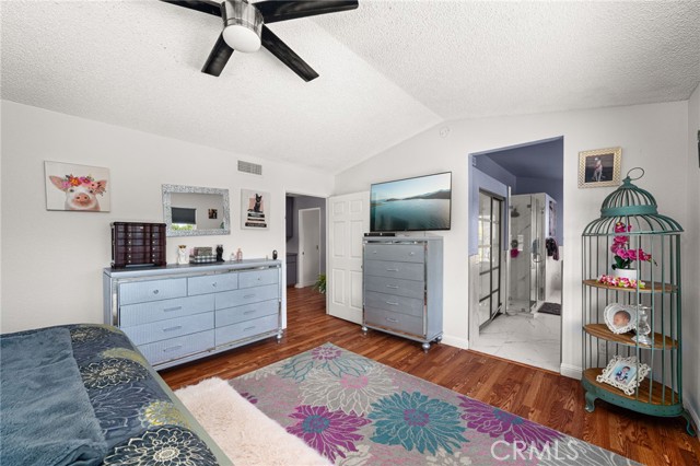 245 Cottonwood Avenue, Riverside CA: https://media.crmls.org/medias/71230e33-c334-4ec2-ada7-d44aa3f45cce.jpg