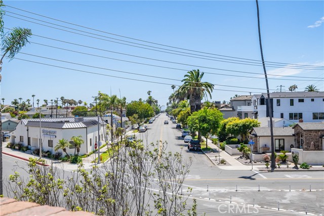 708 Main Street, Huntington Beach CA: https://media.crmls.org/medias/71233de7-3fbb-4638-a4eb-6ceb6b121f59.jpg