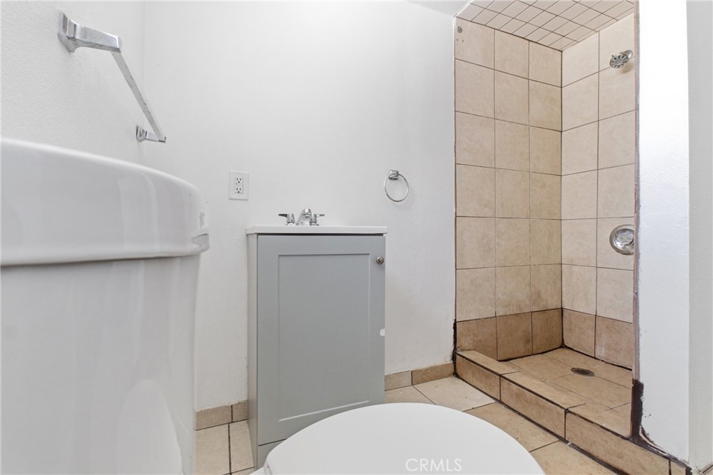 https://media.crmls.org/medias/7123535a-b089-4065-a273-926c6de19603.jpg?preset=X-Large