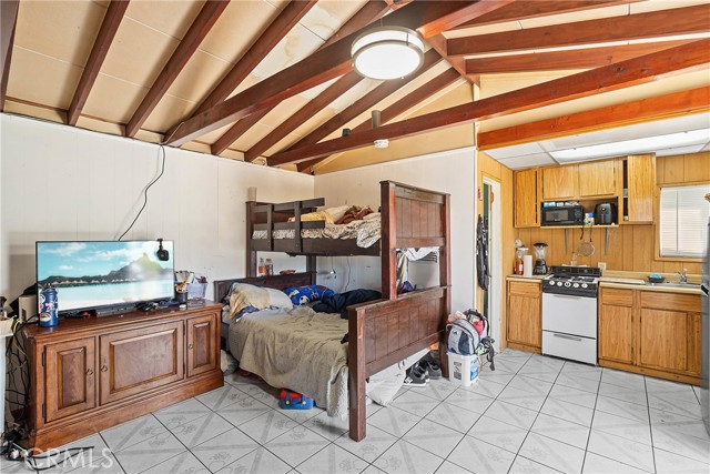 7726 Blanchard Avenue, Fontana CA: https://media.crmls.org/medias/71235b54-eb2c-4e8e-9b85-c51457ad4e0e.jpg