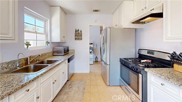 18271 Treleven Avenue, Lake Elsinore CA: https://media.crmls.org/medias/7123d7be-a241-4cda-aa47-62d00724cc2b.jpg