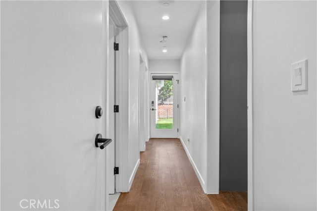 Detail Gallery Image 14 of 22 For 3340 Vickers Dr, Glendale,  CA 91208 - 3 Beds | 3 Baths